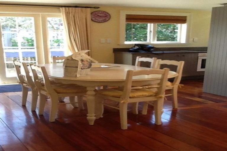 Photo of property in 106 Jellicoe Street, Martinborough, 5711