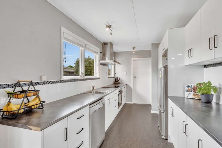 Photo of property in 8 Cohen Place, Milson, Palmerston North, 4414