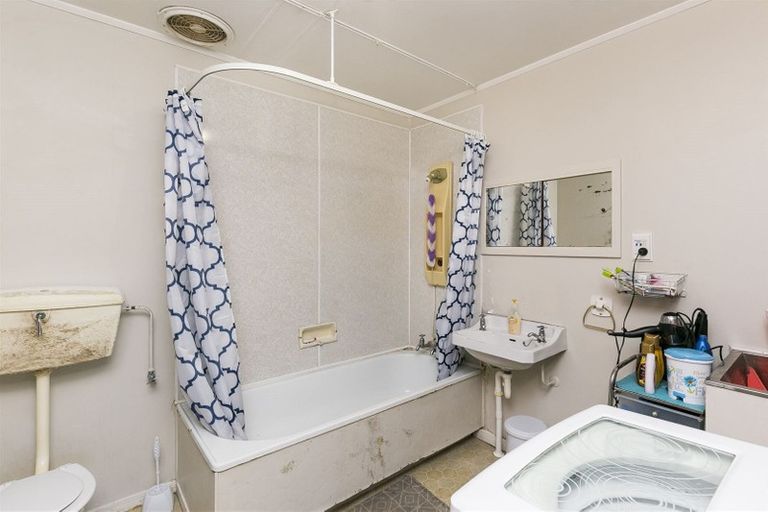 Photo of property in 15b Lenox Grove, Johnsonville, Wellington, 6037