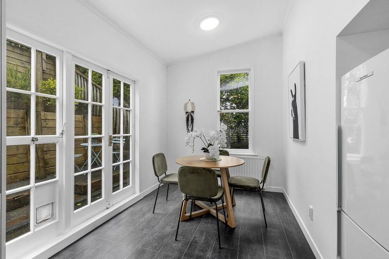 Photo of property in 12 Jackson Street, Island Bay, Wellington, 6023