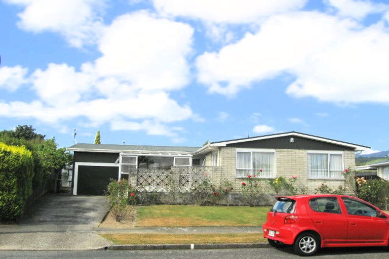 Photo of property in 28 Akron Grove, Totara Park, Upper Hutt, 5018