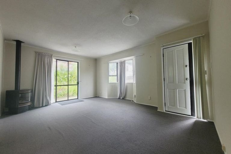 Photo of property in 1-2 Seagull Place, Whitby, Porirua, 5024
