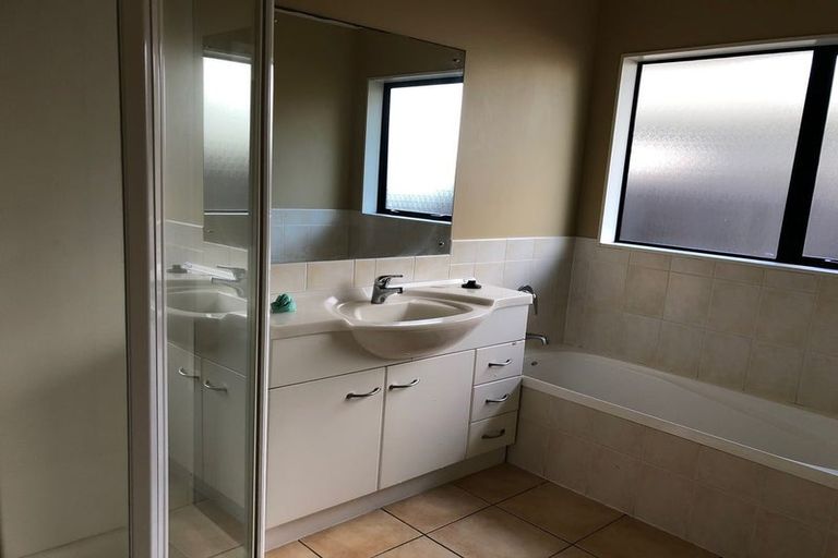 Photo of property in 6 Shankill Place, East Tamaki, Auckland, 2013