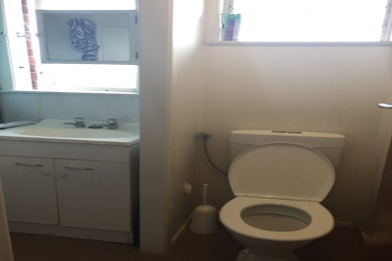 Photo of property in 2/67 Dale Crescent, Pakuranga, Auckland, 2010