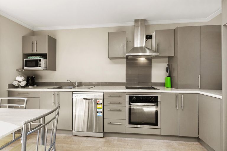 Photo of property in 2/31 Jones Crescent, Melville, Hamilton, 3206