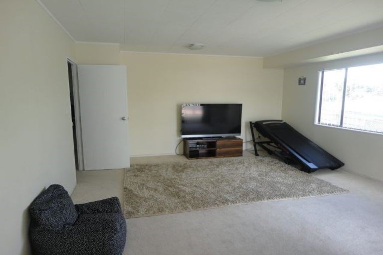 Photo of property in 1/13 Kirklow Place, Goodwood Heights, Auckland, 2105