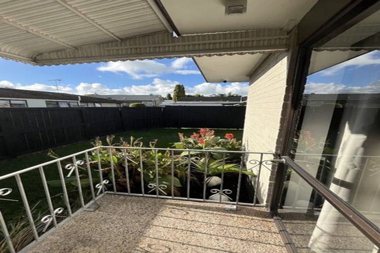 Photo of property in 6 Youngs Road, Papakura, 2110