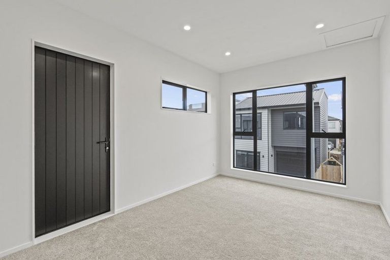 Photo of property in 32 Whare Kauri Road, Papakura, 2110