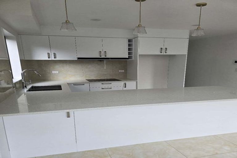 Photo of property in 28b Tiraumea Drive, Pakuranga, Auckland, 2010