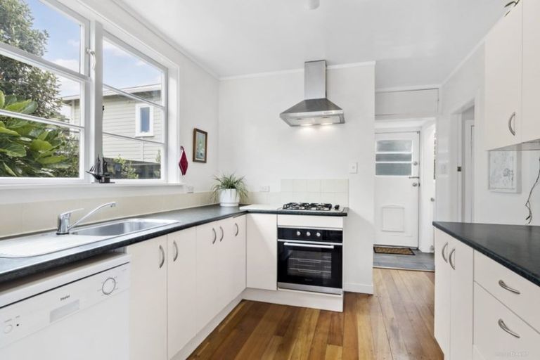 Photo of property in 96 Lyall Parade, Lyall Bay, Wellington, 6022