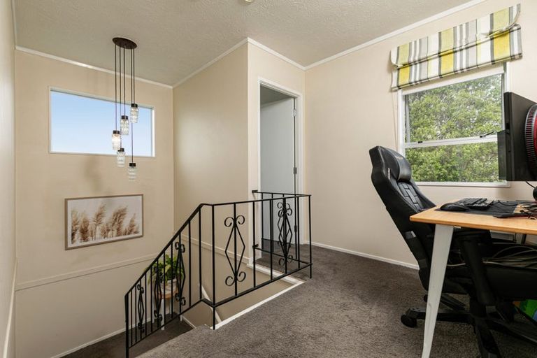 Photo of property in 1/10 Mannering Place, Hillcrest, Auckland, 0627