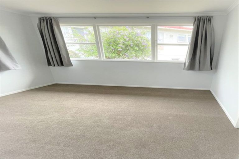 Photo of property in 1/70 Chartwell Avenue, Glenfield, Auckland, 0629