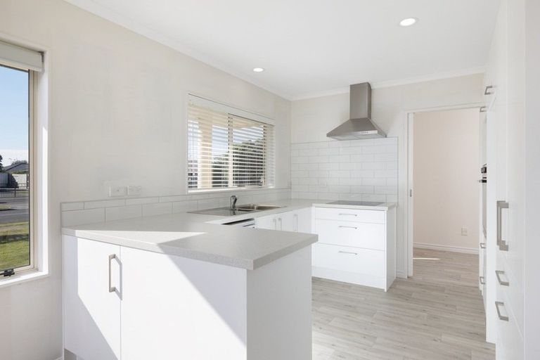 Photo of property in 142 Evans Road, Papamoa Beach, Papamoa, 3118