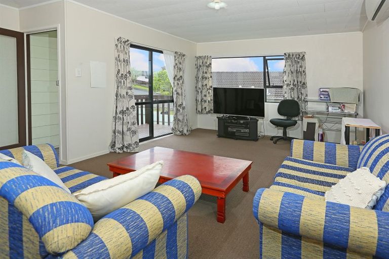 Photo of property in 4 Landsdale Place, Massey, Auckland, 0614