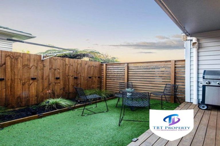 Photo of property in 3/504 Swanson Road, Ranui, Auckland, 0612