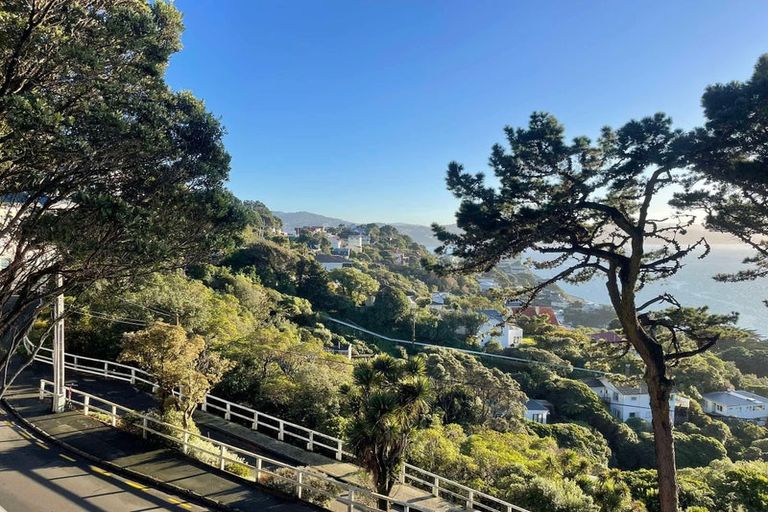 Photo of property in 122 Grafton Road, Roseneath, Wellington, 6011