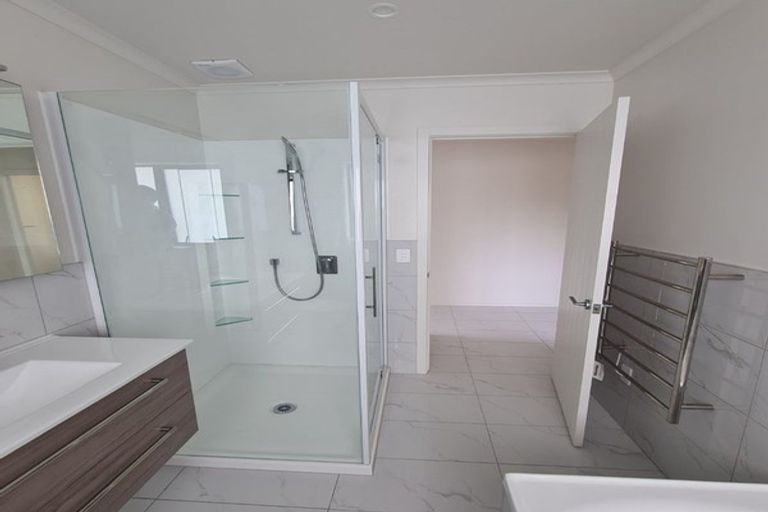 Photo of property in 28 Manor Park Road, Manor Park, Lower Hutt, 5019