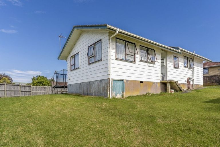 Photo of property in 1 Tabitha Crescent, Henderson, Auckland, 0612