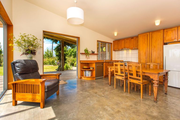 Photo of property in 1046 Te Hutewai Road, Raglan, 3296