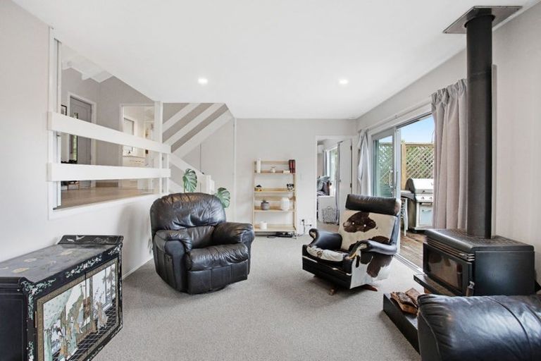 Photo of property in 2/11 Limmer Place, Browns Bay, Auckland, 0632