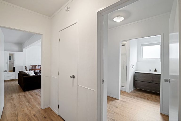 Photo of property in 1/9 Nigel Road, Browns Bay, Auckland, 0630