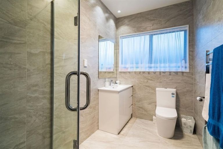 Photo of property in 29 Resolution Drive, Gulf Harbour, Whangaparaoa, 0930