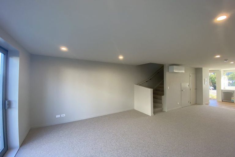 Photo of property in 2/130 Richmond Street, Petone, Lower Hutt, 5012