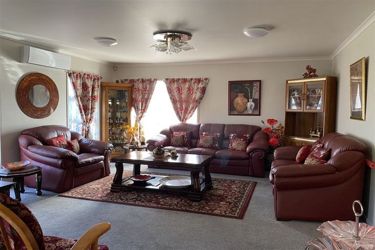 Photo of property in 4 Fitchburg Place, Mangere, Auckland, 2022
