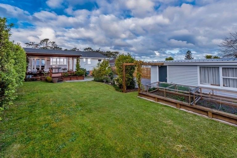 Photo of property in 6 Thornlow Street, Glendene, Auckland, 0602