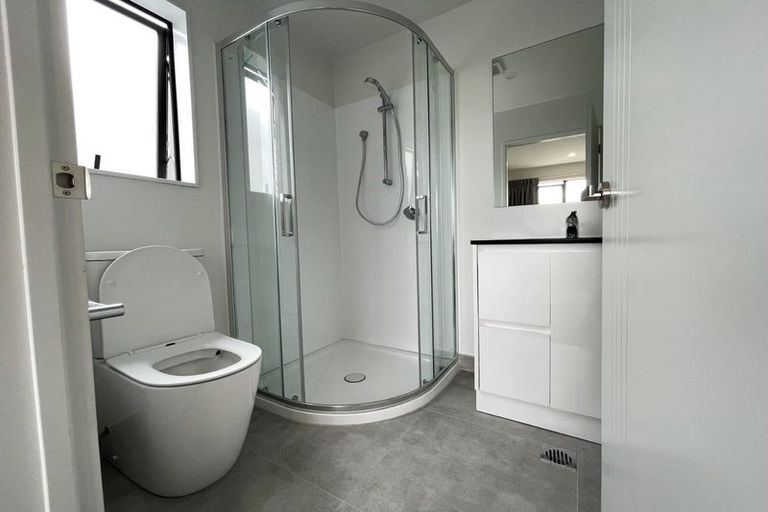 Photo of property in 2/44 Schnapper Rock Road, Schnapper Rock, Auckland, 0632