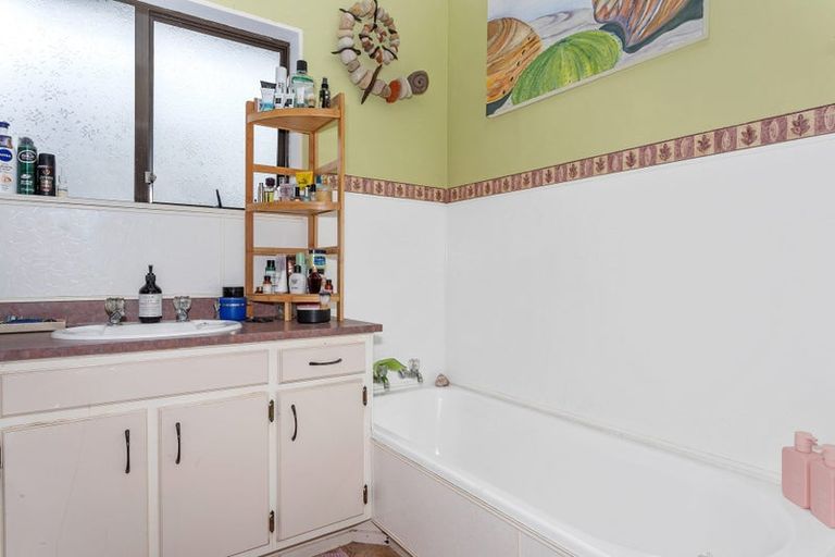 Photo of property in 28 Syme Crescent, Kawerau, 3127