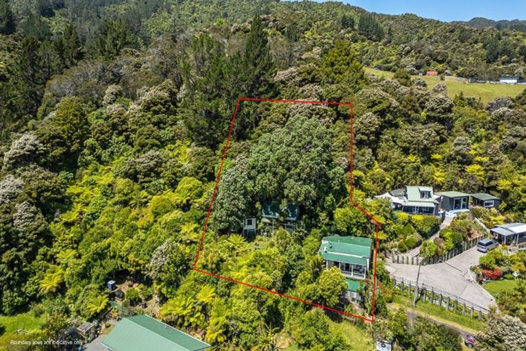 Photo of property in 80 Oxford Terrace, Coromandel, 3506