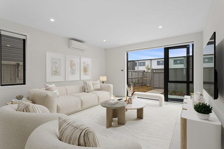 Photo of property in 16 Park Green Avenue, Rosehill, Papakura, 2113