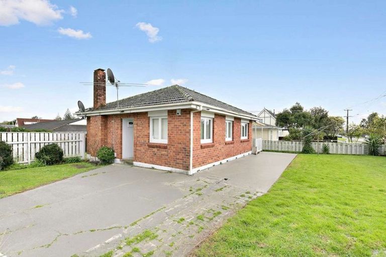 Photo of property in 73 Kenderdine Road, Papatoetoe, Auckland, 2025