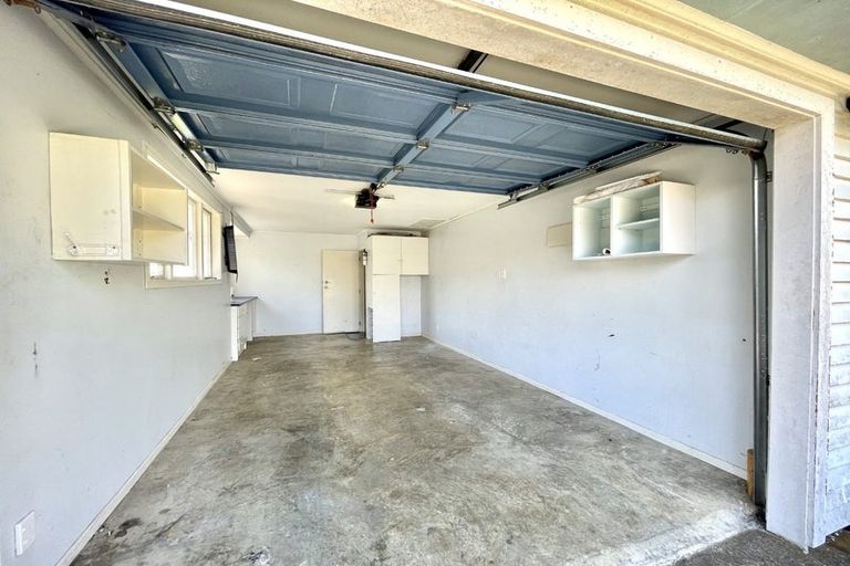 Photo of property in 1 Taha Road, Te Atatu South, Auckland, 0610