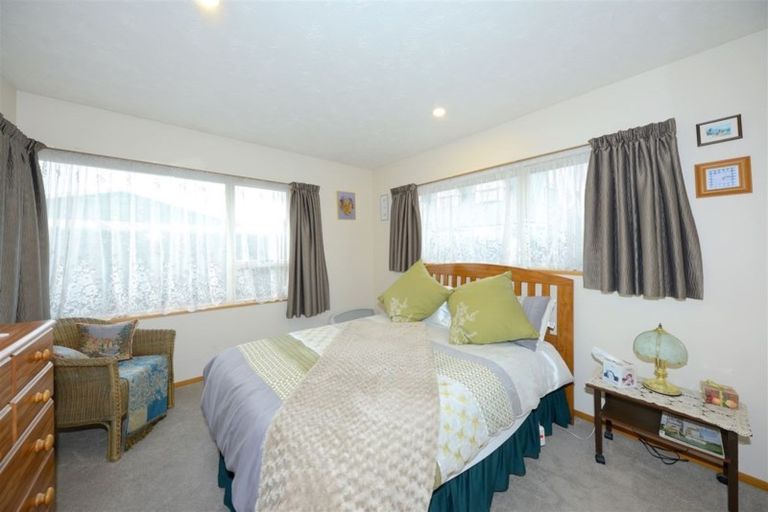 Photo of property in 2/52 Skerten Avenue, Hornby, Christchurch, 8042