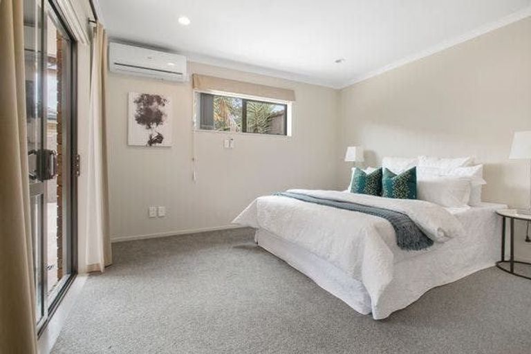 Photo of property in 8 Carisbrook Crescent, Papakura, 2110