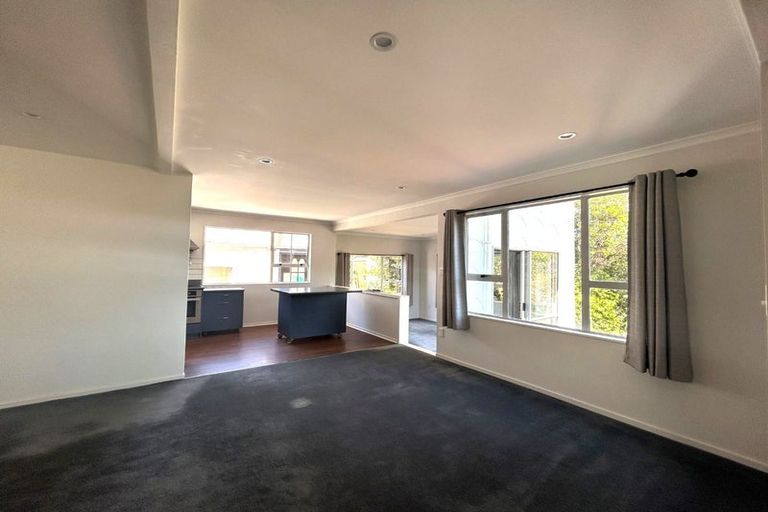 Photo of property in 15 Solway Place, Papakowhai, Porirua, 5024