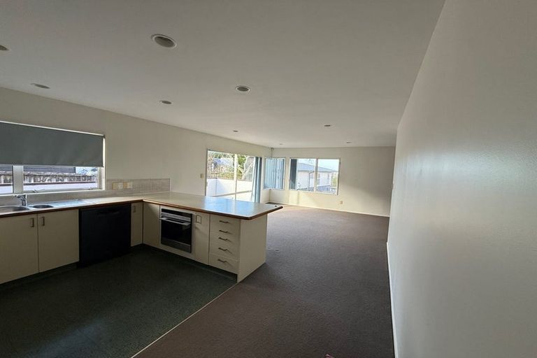 Photo of property in 5 St Thomas More Lane, Glenfield, Auckland, 0629