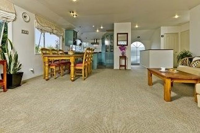 Photo of property in 1/15 Seine Road, Forrest Hill, Auckland, 0620