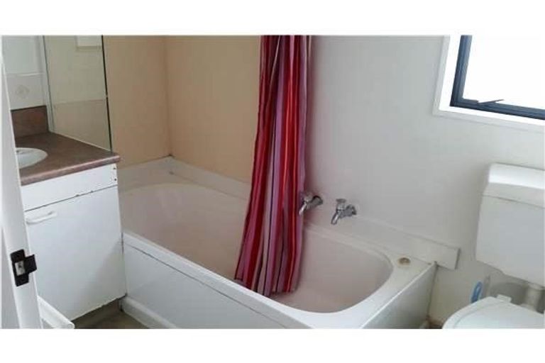 Photo of property in 2/36 Mathesons Road, Phillipstown, Christchurch, 8011