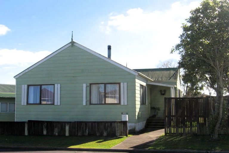 Photo of property in 12 Tilbrook Place, Papakura, 2110