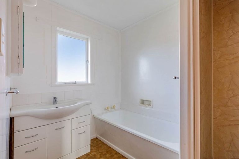 Photo of property in 474 East Coast Road, Windsor Park, Auckland, 0630