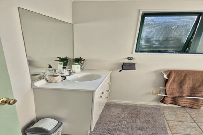 Photo of property in 56a Taikata Road, Te Atatu Peninsula, Auckland, 0610