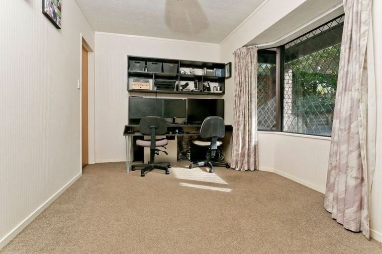 Photo of property in 1/16a Sunnynook Road, Sunnynook, Auckland, 0620