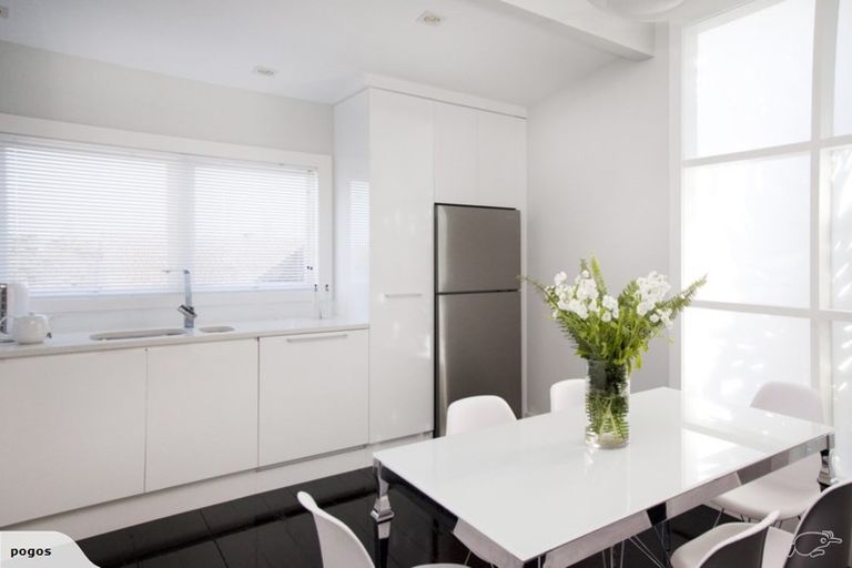 Photo of property in 1/185 Lake Road, Belmont, Auckland, 0622