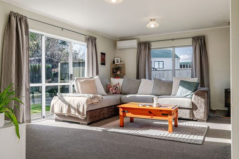 Photo of property in 105 Hillcrest Drive, Kelvin Grove, Palmerston North, 4414