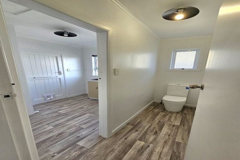 Photo of property in 10 Paritutu Road, Spotswood, New Plymouth, 4310