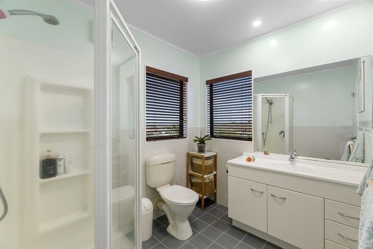 Photo of property in 3 Bluefin Way, West Harbour, Auckland, 0618