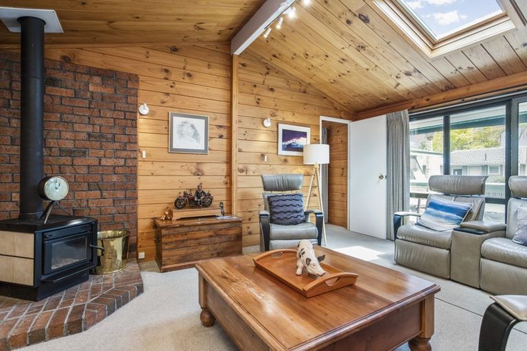 Photo of property in 3 Waterlea Avenue, Mangere Bridge, Auckland, 2022